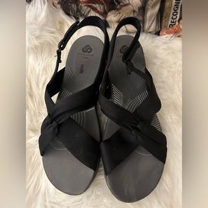 Size 12W Black Clark Cloudsteppers Sandals